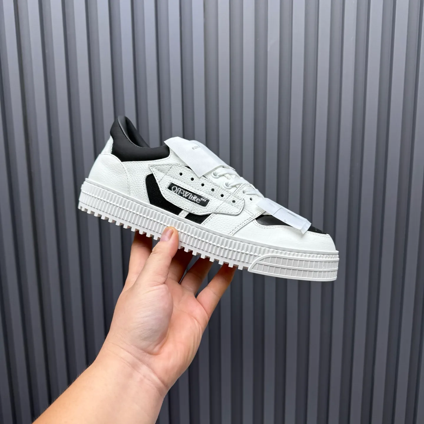 【OFF WHITE】P: 680💰Couple model👫, Size: Female 35-40. Male 39-44 (customized at 45.46) High-quality version👊 "Out of office" series original molding, original lasting, production process 1:1 original ➰OFF GRAY WHITE OW ➰ First layer of cowhide, imported skin-friendly and environmentally friendly polyester mesh, original molding, high elasticity and environmentally friendly molding pad Made with the original lasting process. The original molded rubber outsole (never yellows and deforms) has a super correct shape, bright color and strong three-dimensional effect👍. Packaging💯Full set of packaging synchronized with the official website (branded paper, certificate of quality, branded cloth bag)